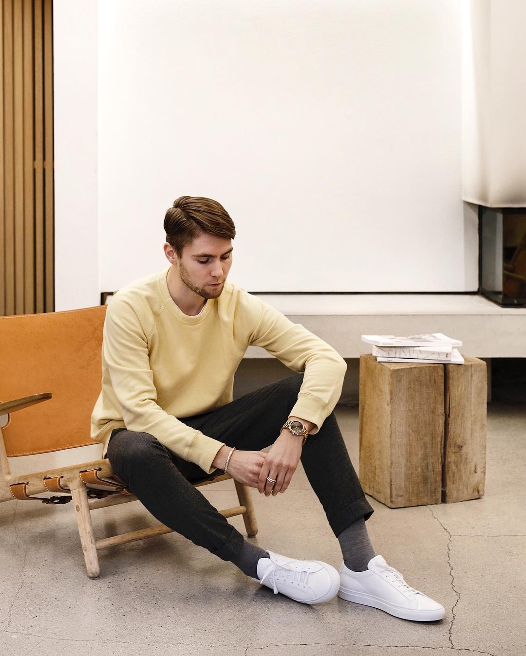 Love wearing black pants? Then you are going to want to see these amazing black pants outfits. #black #pants #mens #fashion #minimalist #street #style