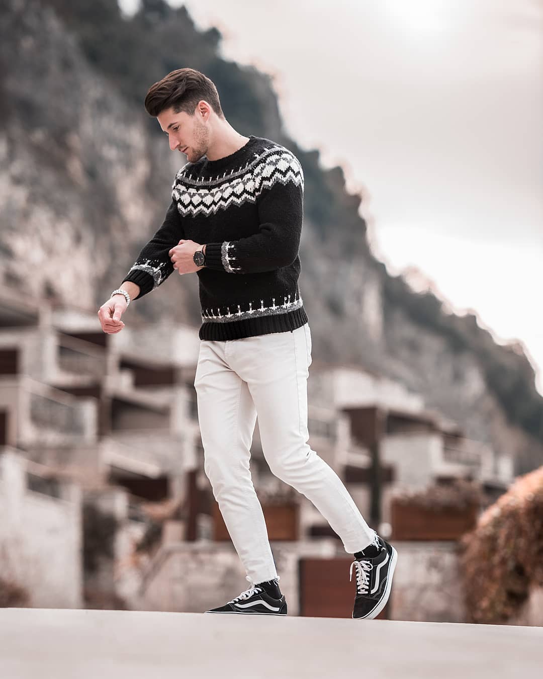 5 Sweater Outfits For Men. How To Look Good In Sweaters #sweater #outfits #mensfashion