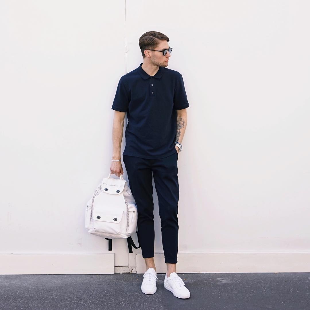 From classic white crew neck tee to cool denim shirt, keep reading the find out which closet basics are wardrobe must-haves. 