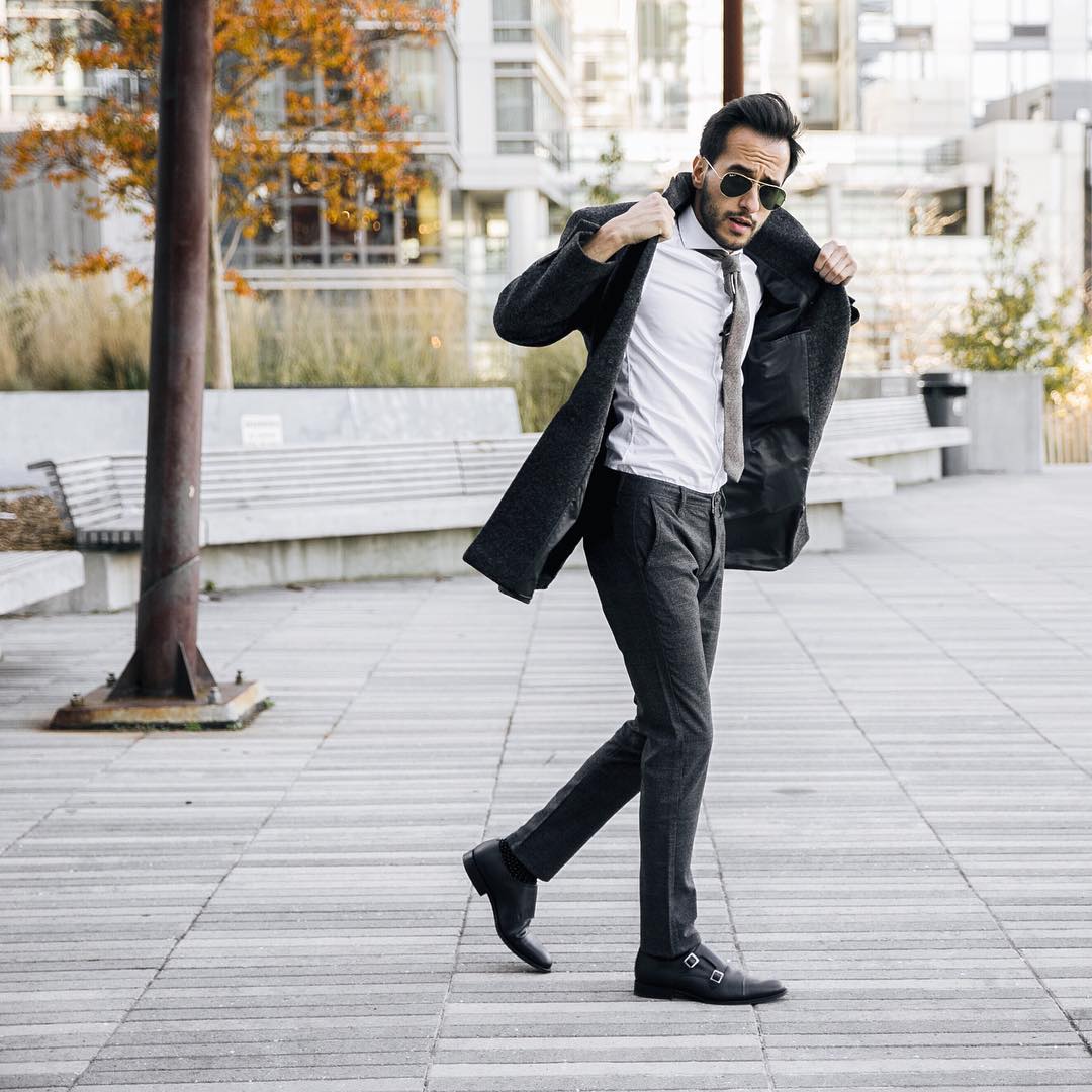 How to wear a white shirt for men